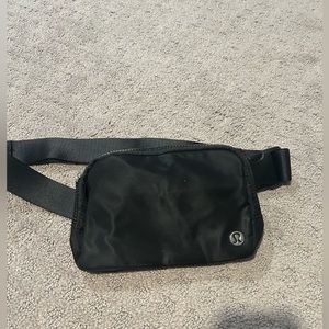 Lululemon everywhere belt bag